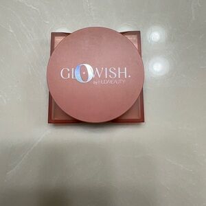 HUDA BEAUTY GloWish Blush